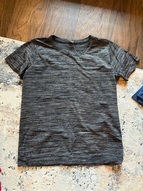 lululemon athletica Heathered Black Short Sleeve Top no tag